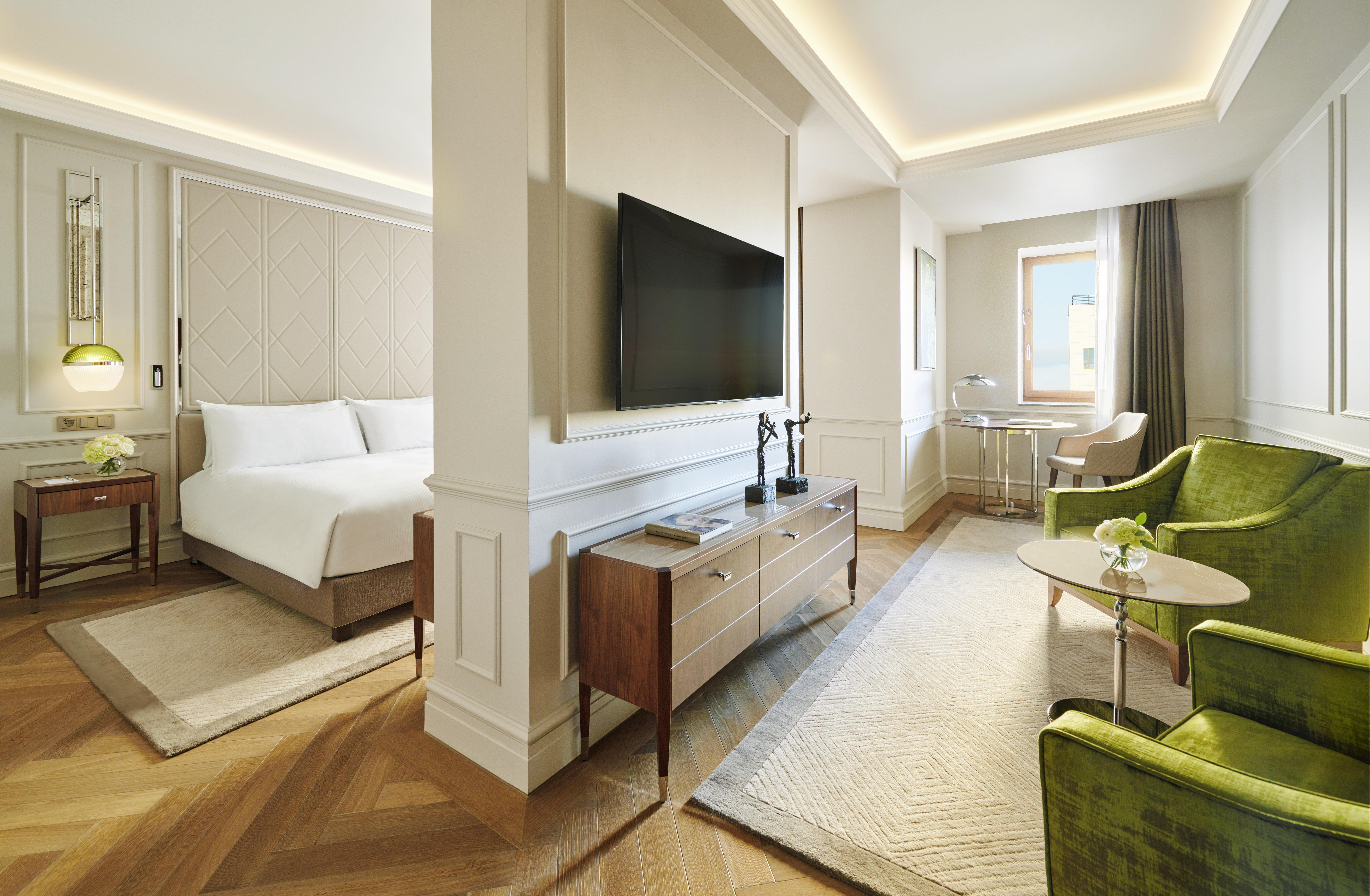 Intercontinental Athenee Palace Bucharest, An Ihg Hotel Esterno foto A suite at the hotel