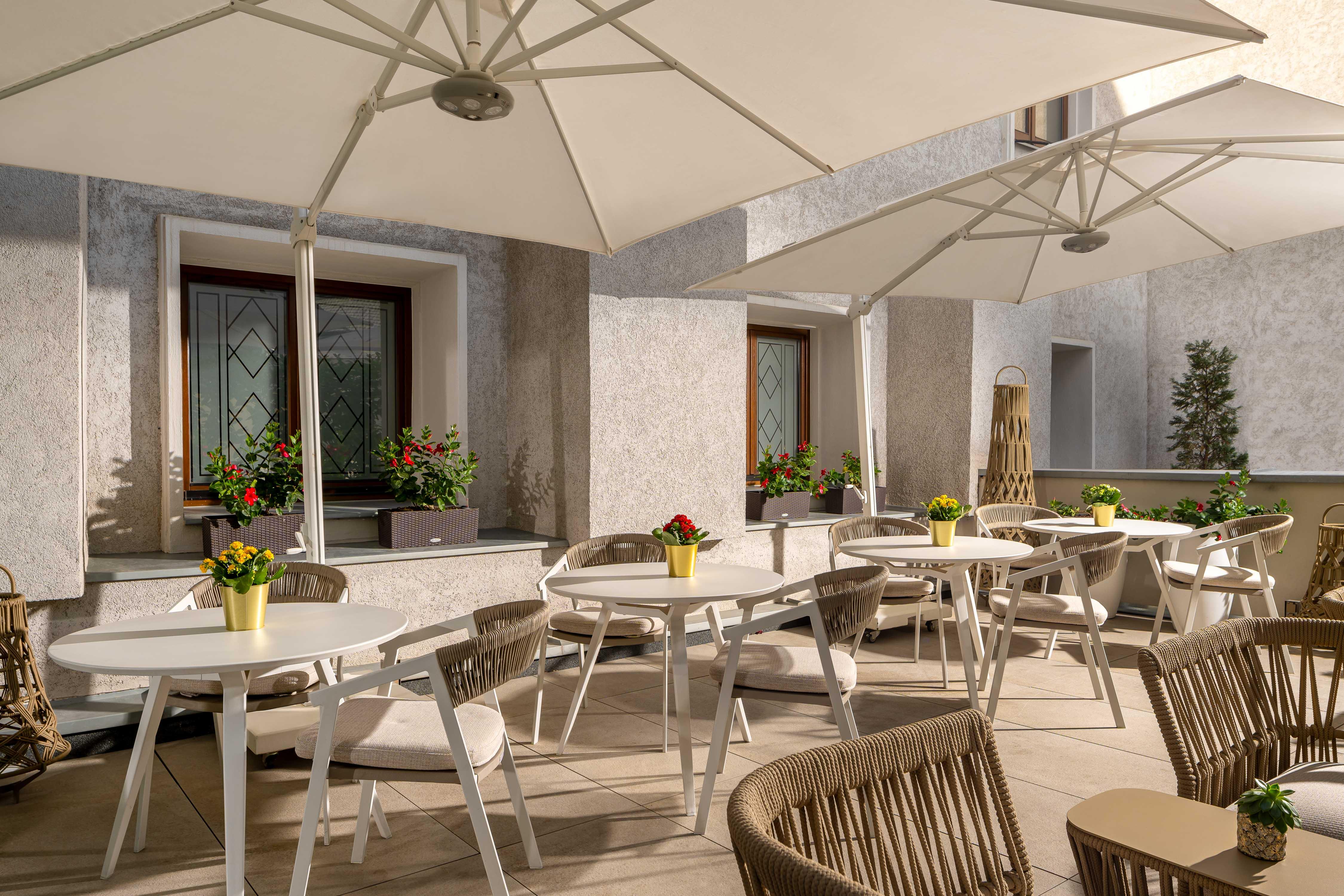 Intercontinental Athenee Palace Bucharest, An Ihg Hotel Esterno foto The restaurant