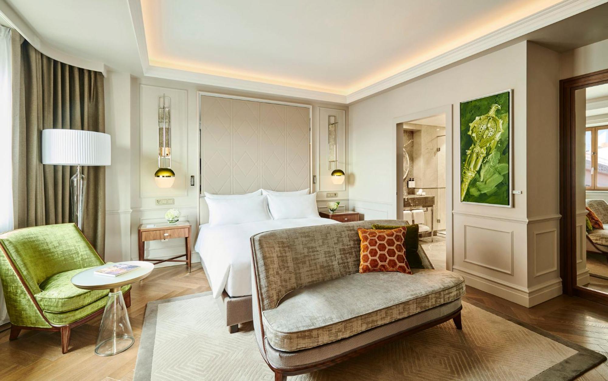 Intercontinental Athenee Palace Bucharest, An Ihg Hotel Esterno foto A bedroom at the hotel